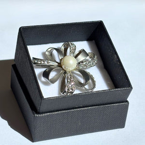 Fleur de Ruban Stock Pin