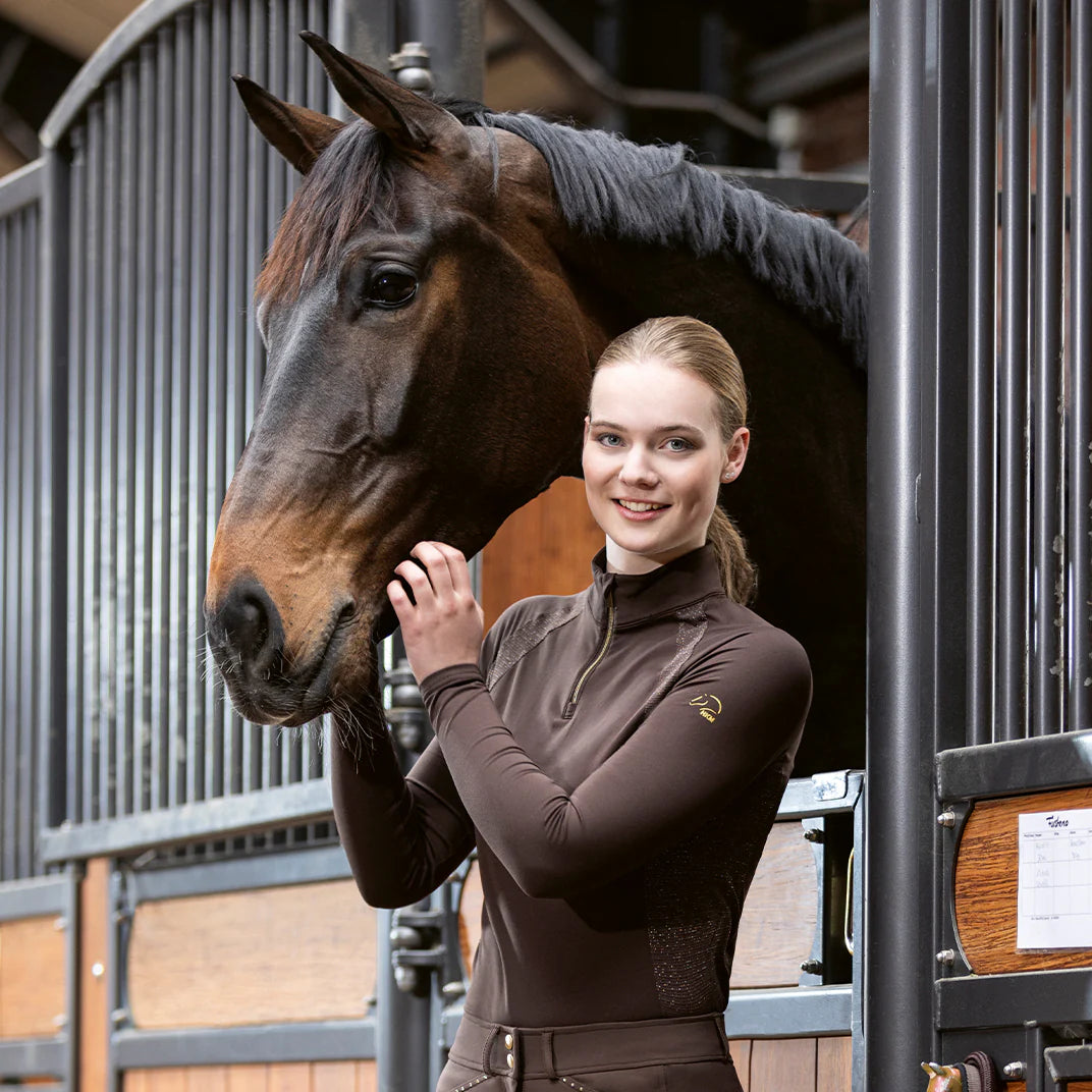 rider-photo-the-horse-rug-whisperer_1600x_06a4aae5-cc1c-4286-b6af-5db6df191414